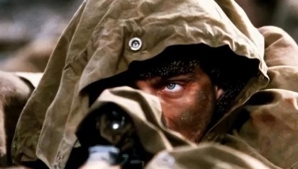 b体育官网-苏联狙神瓦西里：潜伏四天一枪不开，一颗子弹带走德军狙击之王！